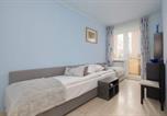 Location vacances Poznań - Cozy Apartment for 4 People with Swimming Pool and Tennis Court by Noclegi Renters-2