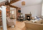 Location vacances  Gare de Crewe - The Coach House-3