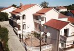 Location vacances Lopar - Apartment in Lopar with terrace, air conditioning, Wifi, washing machine 87-2-3