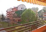 Location vacances  Province de Gorizia - Cozy flat for four guests just steps from the sea-1