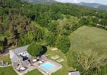 Hôtel Vals-près-le-Puy - Séjour champêtre : magnifique ferme réhabilitée avec piscine, terrasses et confort moderne à St Étienne Lardeyrol - Fr-1-582-389-4