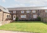 Location vacances Newton-by-the-Sea - Granary Stone House-1