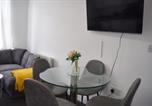 Location vacances Ilkeston - Apartment Sleeps 6 with Parking-2