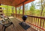 Location vacances Blue Ridge - Dancing Bear - Cherry Log Ga - Dog Friendly Cabin - Mountain Views, Hot Tub, Wood-Burning Fireplace - 15 Minutes to Downtown Blu-1