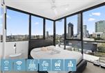 Location vacances Brisbane - Luxury 2br with River Views, Pool & Steps to Streets Beach hope903-2