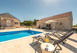 Location vacances Lišane Ostrovičke - Holiday Home Marija with pool-4