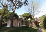 Location vacances Lignano Sabbiadoro - Bright villa with garden in Lignano Pineta-1