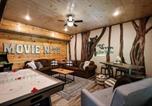 Location vacances Knoxville - Smoky Mtn Cabin New Deck Bunks Hot Tub Game Room-4