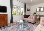 Location vacances Newton St Loe - Central 2 bedroom flat with parking - Pass the Keys-1