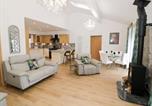 Location vacances  Gare de Redditch - The Barn-1