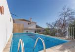 Location vacances Cabra - Beautiful Home In Iznjar With 6 Bedrooms And Outdoor Swimming Pool-3