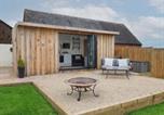 Location vacances  Chatsworth House - Hillside Hut-1