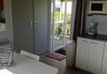 Location vacances Saint-Martin-de-Varreville - Mobil-home confortable avec terrasse - 4 pers. - Api-1-52-2116-2