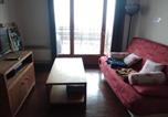 Location vacances Besse-et-Saint-Anastaise - Appartement cosy avec piscine privée et parking à Super-Besse - Fr-1-814-163-1