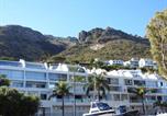 Location vacances Gordon's Bay - 24 Gordonia, Sleeps 7, Beach Front condo - Load-shedding friendly with Solar Power and battery backup-2