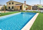 Location vacances Villanueva del Rey - Stunning Home In Villanueva Del Duque-3