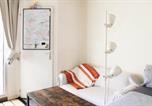 Location vacances  Hauts-de-Seine - Studio lumineux avec balcon Porte de Versailles-2