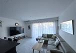 Location vacances Cavalaire-sur-Mer - T2 climatisé, parking privé, proche plage - Fr-1-100-366-1