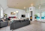 Location vacances Øby - 7 Bedroom Awesome Home In Ulfborg-4