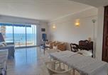 Location vacances Gare SNCF de Saint-Raphaël Valescure - Apartment with terrace at the foot of the beach-4