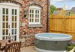 Location vacances  Gare de Crewe - The Coach House-2