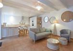 Location vacances Quettehou - Maison Proche Port Et Plage-2