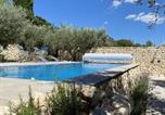 Location vacances Saint-Saturnin-lès-Apt - Grande villa rénovée avec piscine, clim et Wi-Fi au coeur du Luberon - Fr-1-708-61-3