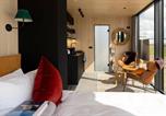 Location vacances Llanfihangel Ysgeifiog - Luxury Mirror Cabin with Hot Tub & Sauna-1