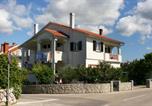 Location vacances Krk - Apartments with parking space Krk - 5364-1