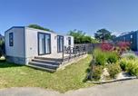Location vacances  Manche - Mobil-Home Grand Confort 4 Pers. à 200m de la plage avec piscine chauffée et parking - Fr-1-361a-15-1