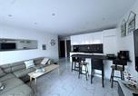 Location vacances Cavalaire-sur-Mer - T2 climatisé, parking privé, proche plage - Fr-1-100-366-4