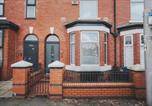 Location vacances Manchester - Spacious 4-Bedroom Manchester Retreat with Garden-2