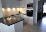 Location vacances  Granite Island - Beach Front with Amazing Ocean Views-4