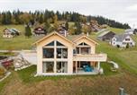 Location vacances  Haut lieu tectonique suisse Sardona - Apartment Strohballenhaus-1