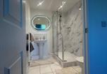 Location vacances  Gare de Slough - Chic Slough Apartment with 2 Bedrooms-3