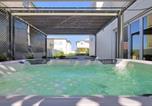 Location vacances Magenta - 'blue Bay Bliss' - Private Spa - Luxury Apartment-1