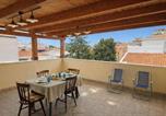 Location vacances  Province de Teramo - Mansarda Girasole Roseto Vacanza-1