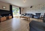 Location vacances Châtenois - Spacieux gîte contemporain avec terrasse panoramique et piscine chauffée - Fr-1-584-373-2