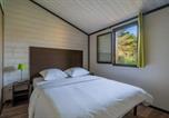 Location vacances Solliès-Toucas - L’Abiho - Chalet climatisé avec piscine-4