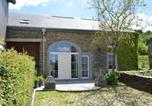 Location vacances Vresse-sur-Semois - Villa with hottub in calm area-1
