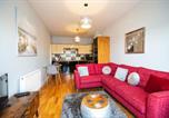 Location vacances Margate - Royal Harbour Retreat - Balcony, sea view property-1