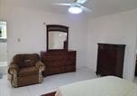 Location vacances Negril - Modern 2 Bedroom with Free Parking, Green Spaces, Swimming Pool & Beach Access-4