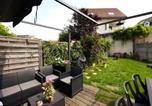 Location vacances  Nord - Maison spacieuse, quartier La Madeleine, terrasse et jardin-1
