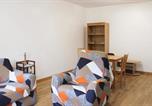 Location vacances  Seine-Saint-Denis - Bright apartment just steps from the park-2