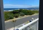 Location vacances Hermanus - Shore's Edge Luxury Oceanfront Home-4