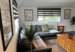 Location vacances Crawley - Gatwick 2 Bed Apartments Free Parking-1