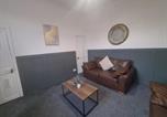 Location vacances  Gare de Sunderland - Sunderland 5 Bedroom House-2