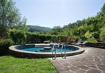 Location vacances Pieve Fosciana - Comfortable house with pool in Castelnuovo di Garfagnana-1