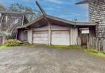 Location vacances Upper Lake - Oceanfront Blufftop Home - Wide Deck & Water Views-2