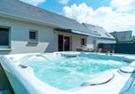 Location vacances  Morbihan - La Bulle de Landrezac - Jacuzzi et Proche Plage-1